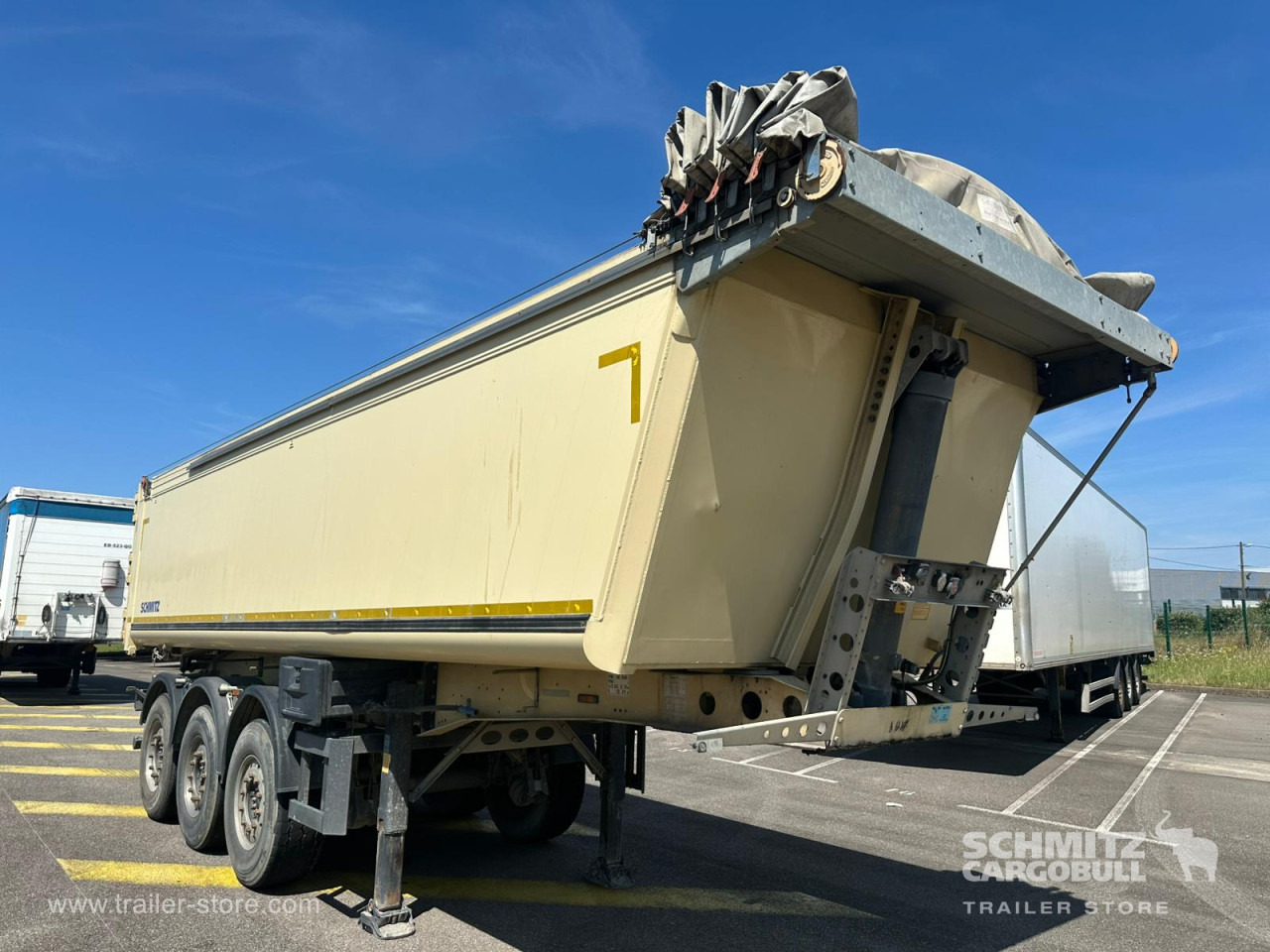 SCHMITZ Tipper Alu-square sided body 28m³ - סמיטריילר עם מזהיר: תמונה 1 SCHMITZ Tipper Alu-square sided body 28m³ - סמיטריילר עם מזהיר: תמונה 1