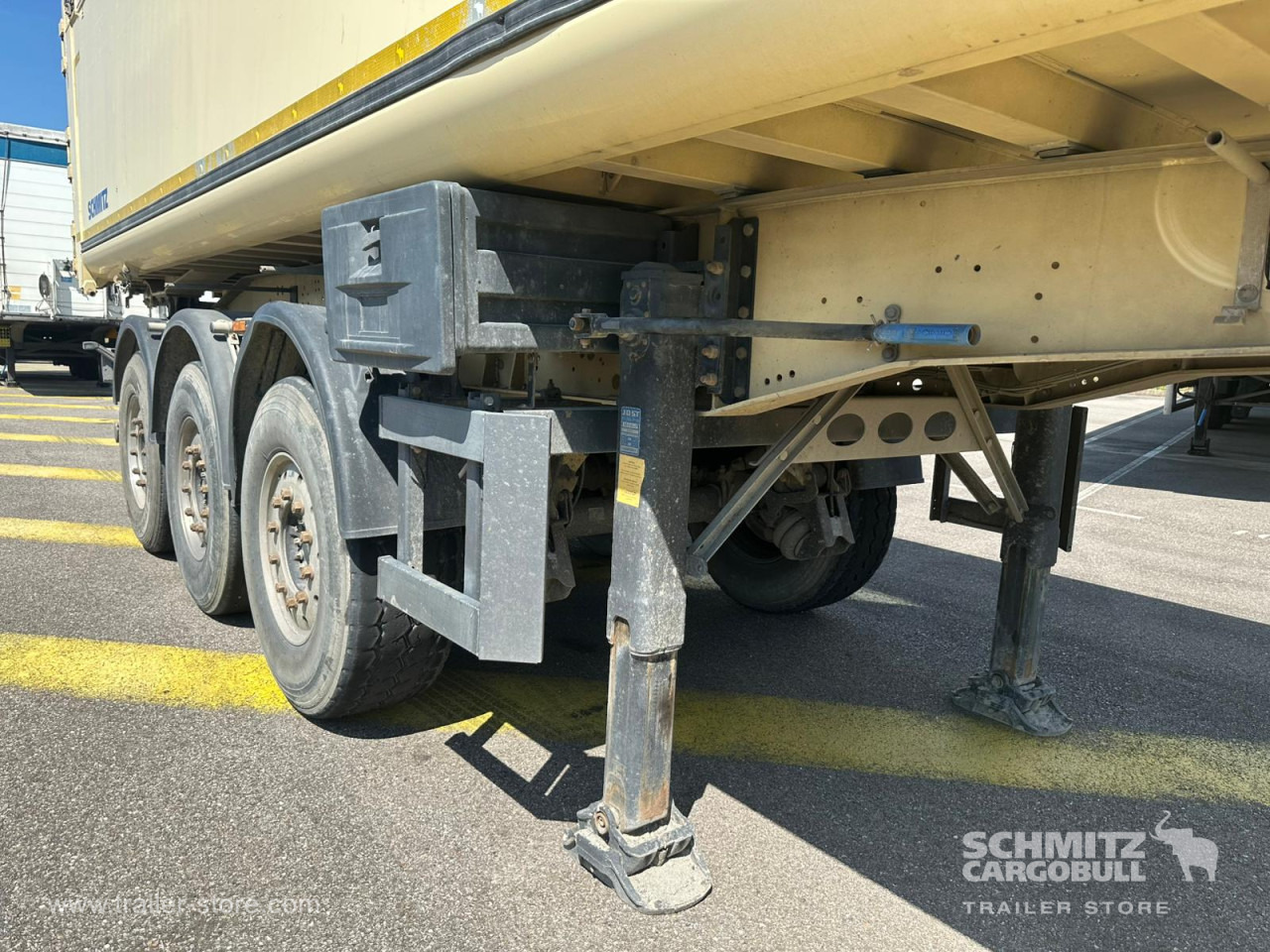 SCHMITZ Tipper Alu-square sided body 28m³ - סמיטריילר עם מזהיר: תמונה 2 SCHMITZ Tipper Alu-square sided body 28m³ - סמיטריילר עם מזהיר: תמונה 2