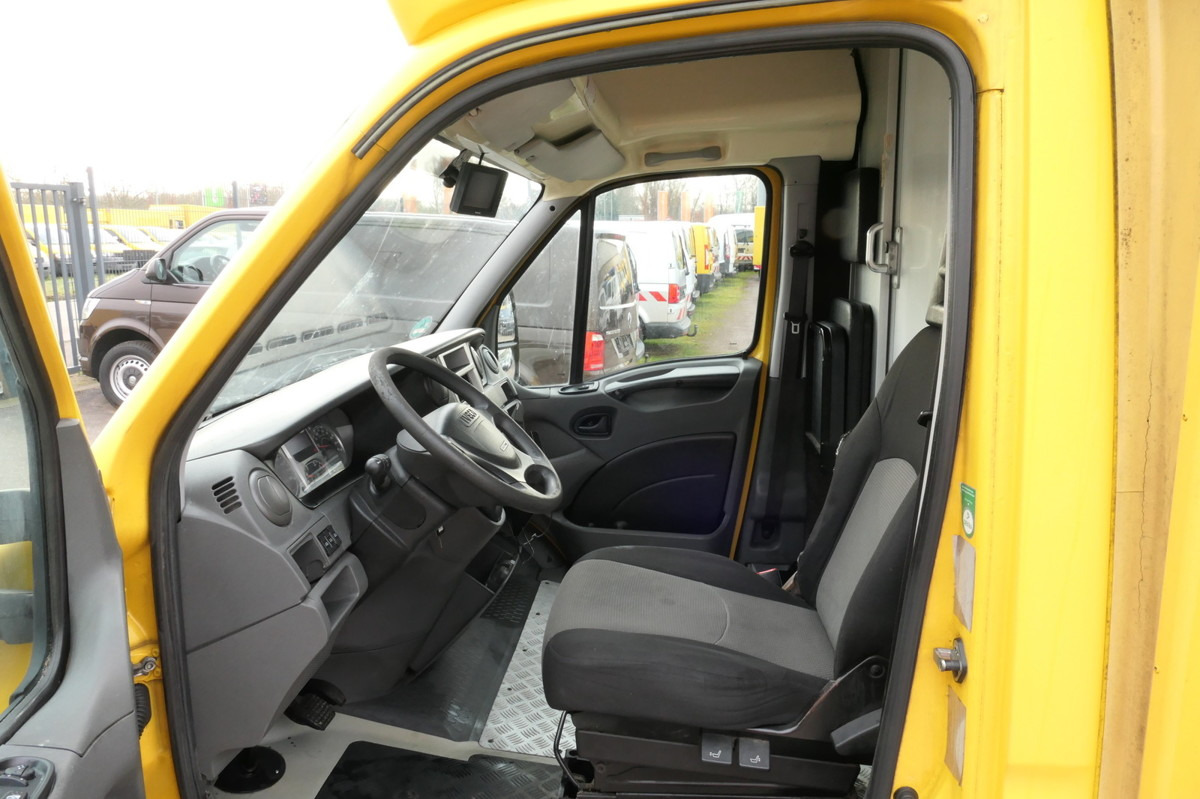 Interior photo 1: כלי רכב מסחרי עם תיבה IVECO Daily 35 S11 C30C AUTOMATIK KAMERA MAXI Regale D