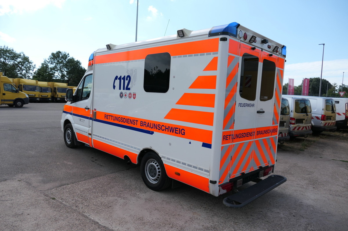 MERCEDES-BENZ 319 Sprinter 6-Zylinder Rettungswagen Strobel - אמבולנס: תמונה 4 MERCEDES-BENZ 319 Sprinter 6-Zylinder Rettungswagen Strobel - אמבולנס: תמונה 4
