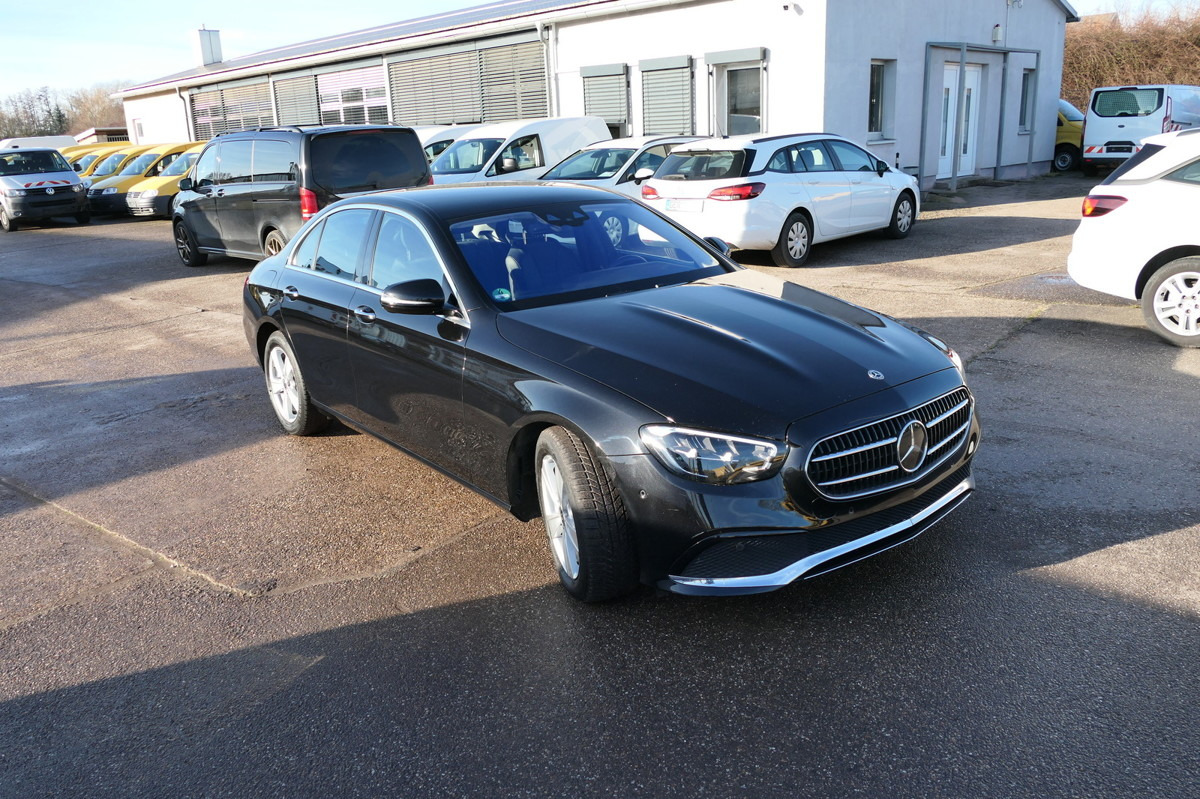 MERCEDES-BENZ E 220 d AVANTGARDE KLIMA - סדאן: תמונה 2 MERCEDES-BENZ E 220 d AVANTGARDE KLIMA - סדאן: תמונה 2