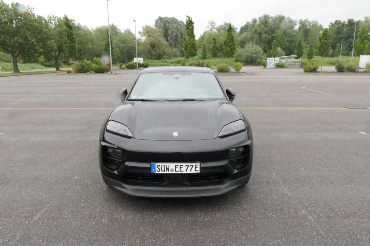 PORSCHE Macan 4 Electric - Bose Soundsystem Kombilimousi - SUV: תמונה 3 PORSCHE Macan 4 Electric - Bose Soundsystem Kombilimousi - SUV: תמונה 3