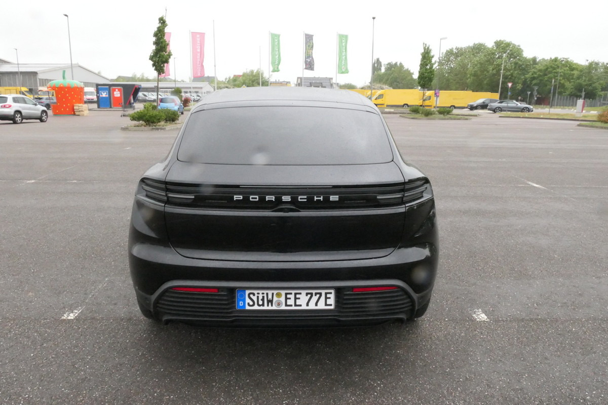 PORSCHE Macan 4 Electric - Bose Soundsystem Kombilimousi - SUV: תמונה 4 PORSCHE Macan 4 Electric - Bose Soundsystem Kombilimousi - SUV: תמונה 4