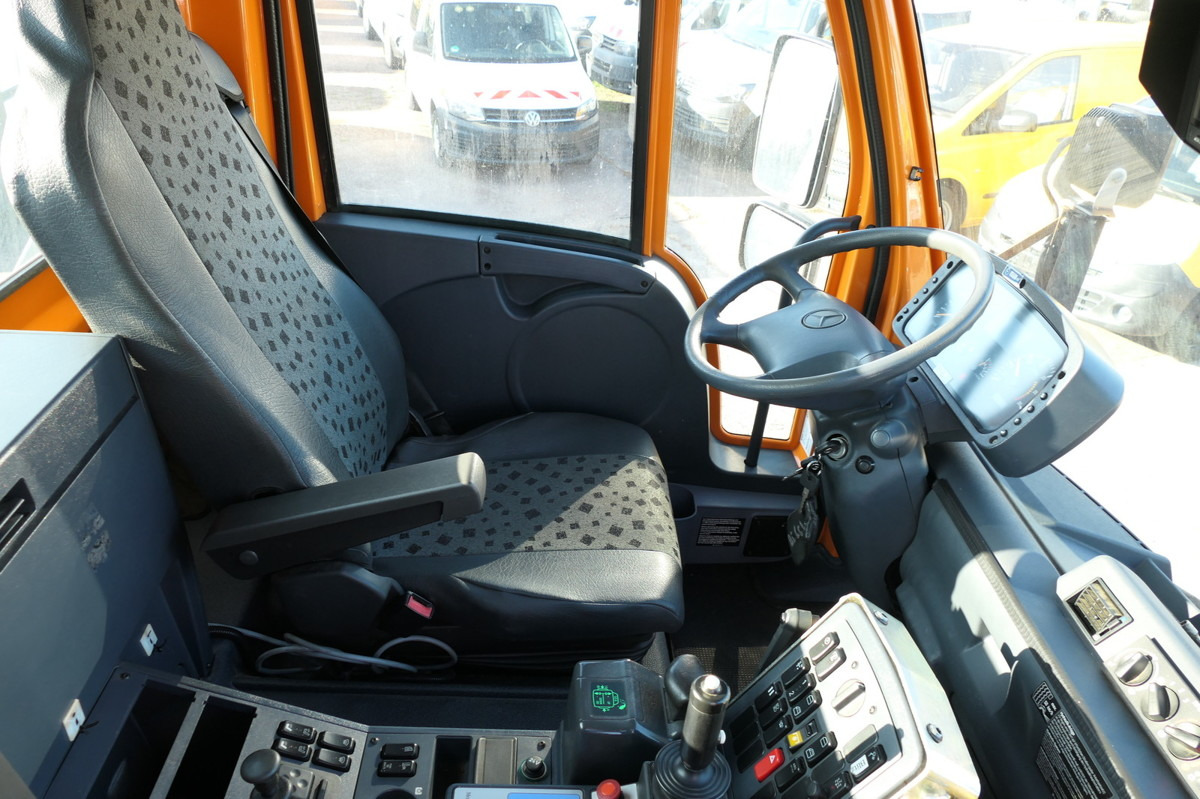 Interior photo 1: מזהיר UNIMOG U400 Euro5 Typ 405 VarioPilot 6 Zylinder SFZ KOM