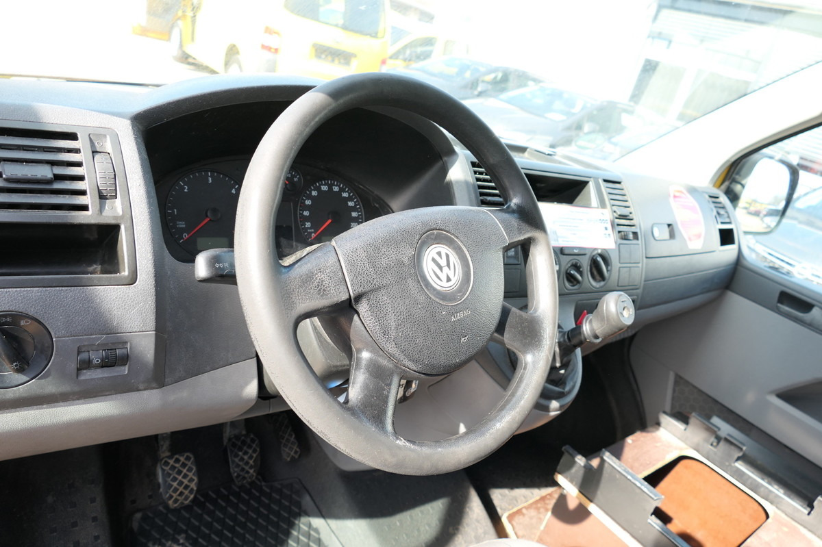 Interior photo 1: כלי רכב מסחרי קטן VW T5 Transporter 1.9 TDI PARKTRONIK 2xSCHIEBETÜR