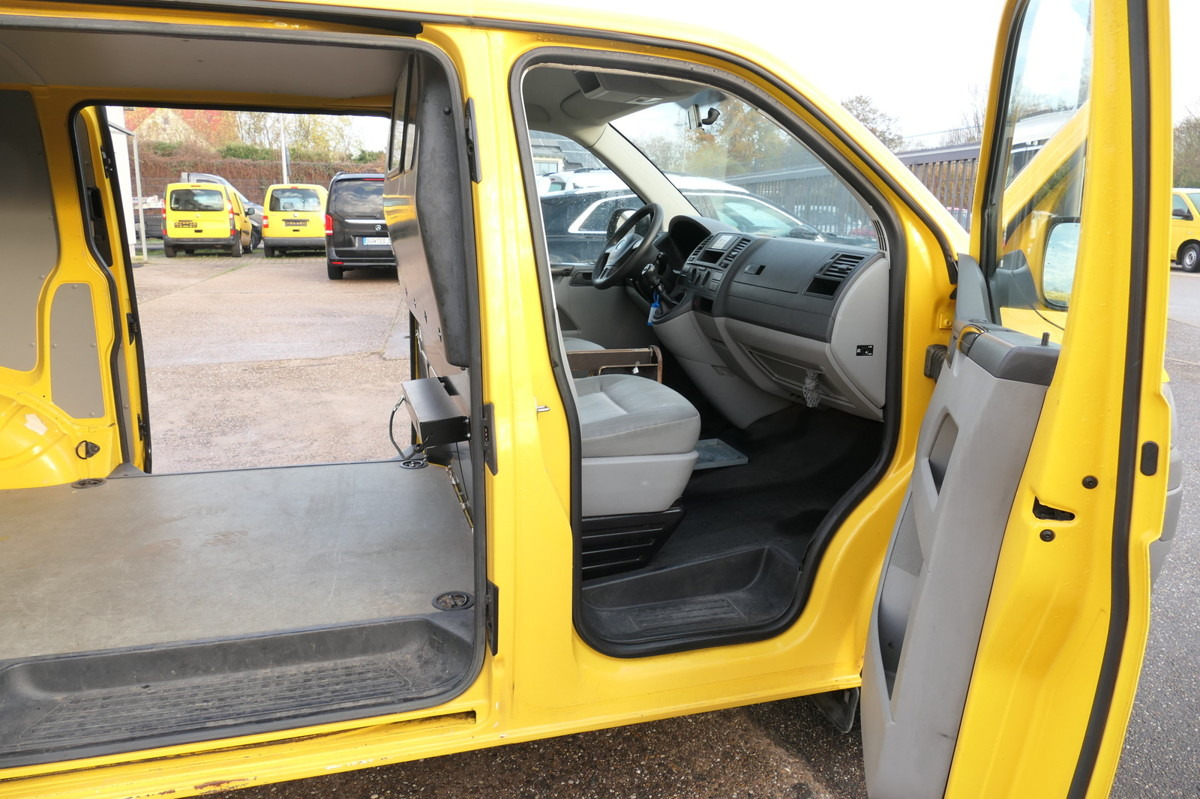 Interior photo 1: כלי רכב מסחרי קטן VW T5 Transporter 2.0 TDI 2-Sitzer PARKTRONIK EURO5