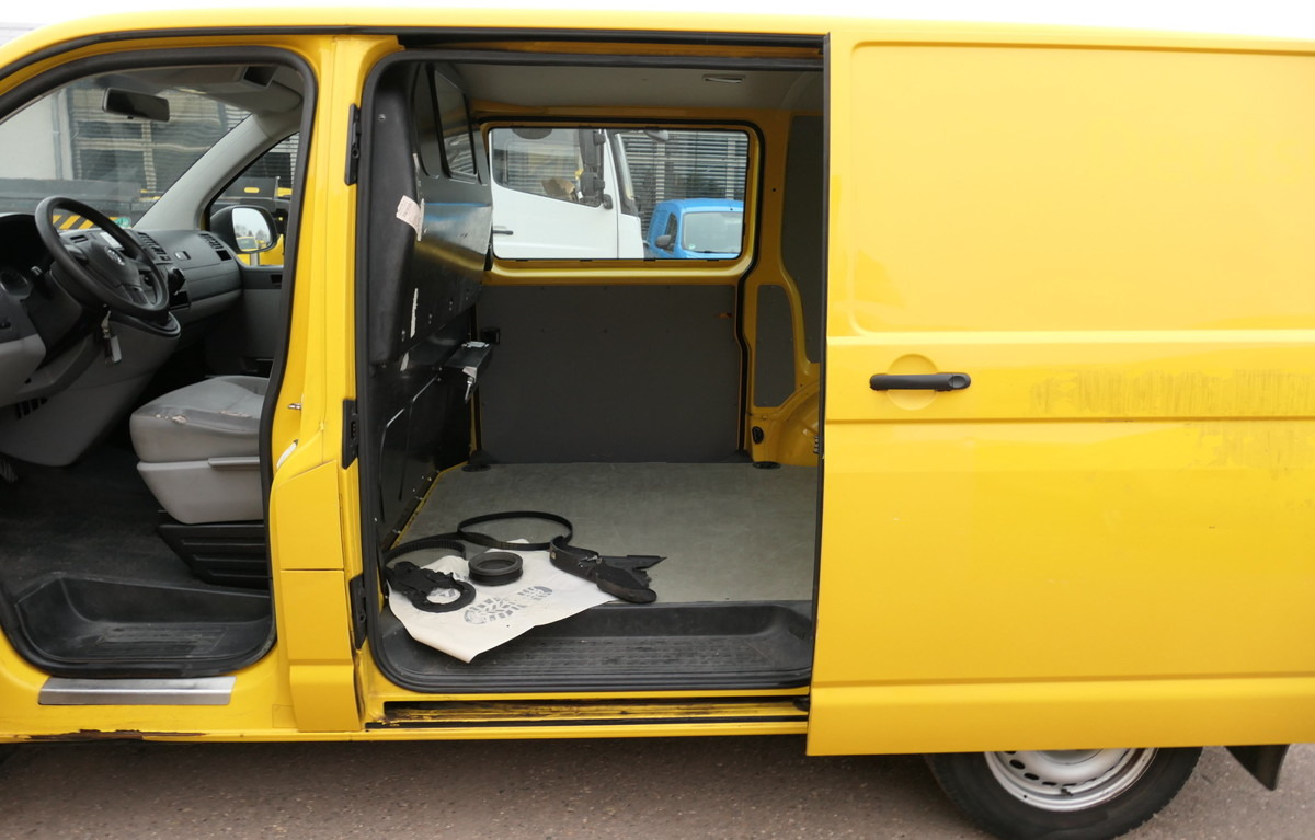 Interior photo 1: כלי רכב מסחרי קטן VW T5 Transporter 2.0 TDI EURO-5 CoC PARKTRONIK