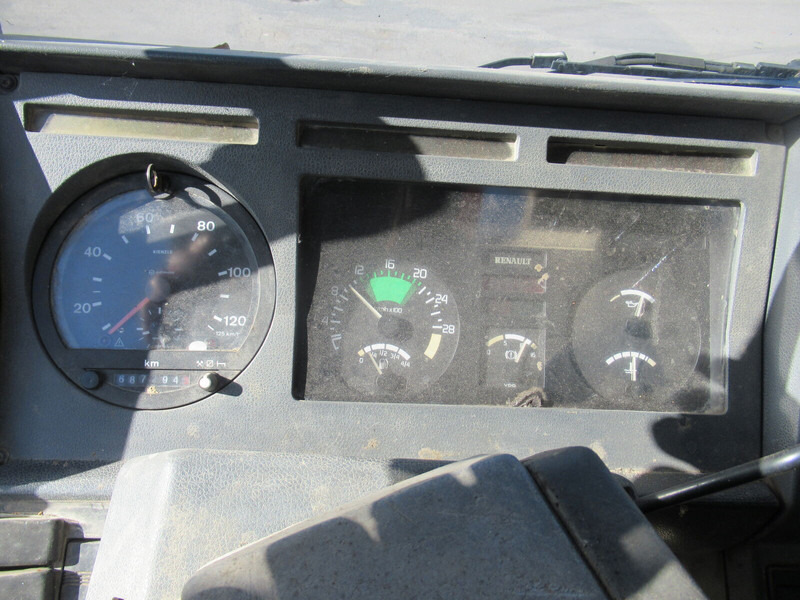 Renault G300 - משאית צד נופל/ שטוחה, משאית מנוף: תמונה 4 Renault G300 - משאית צד נופל/ שטוחה, משאית מנוף: תמונה 4