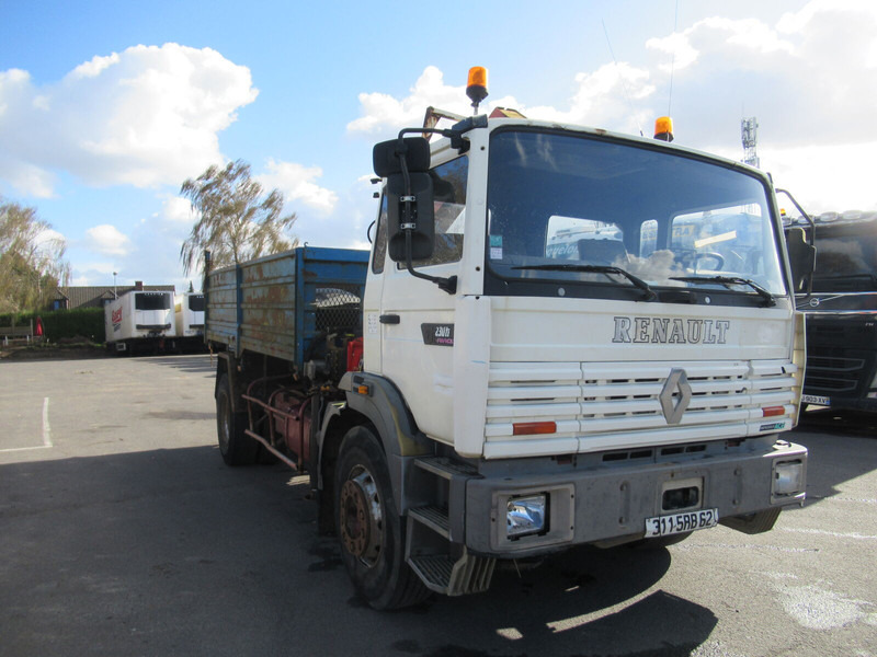 Renault G300 - משאית צד נופל/ שטוחה, משאית מנוף: תמונה 1 Renault G300 - משאית צד נופל/ שטוחה, משאית מנוף: תמונה 1