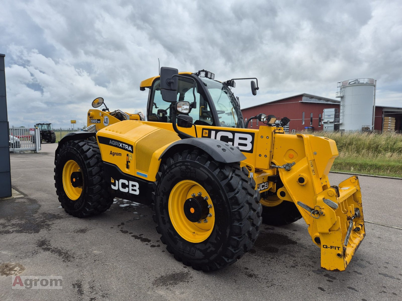 JCB 560-80 AgriXtra - מפעיל טלסקופי: תמונה 1 JCB 560-80 AgriXtra - מפעיל טלסקופי: תמונה 1