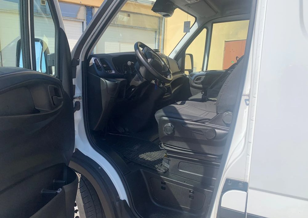 Iveco DAILY - כלי רכב מסחרי עם לוח: תמונה 5 Iveco DAILY - כלי רכב מסחרי עם לוח: תמונה 5