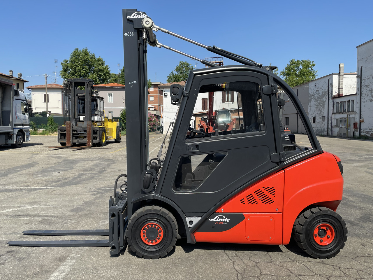 Linde H 25 D - מלגזת סולר: תמונה 2 Linde H 25 D - מלגזת סולר: תמונה 2
