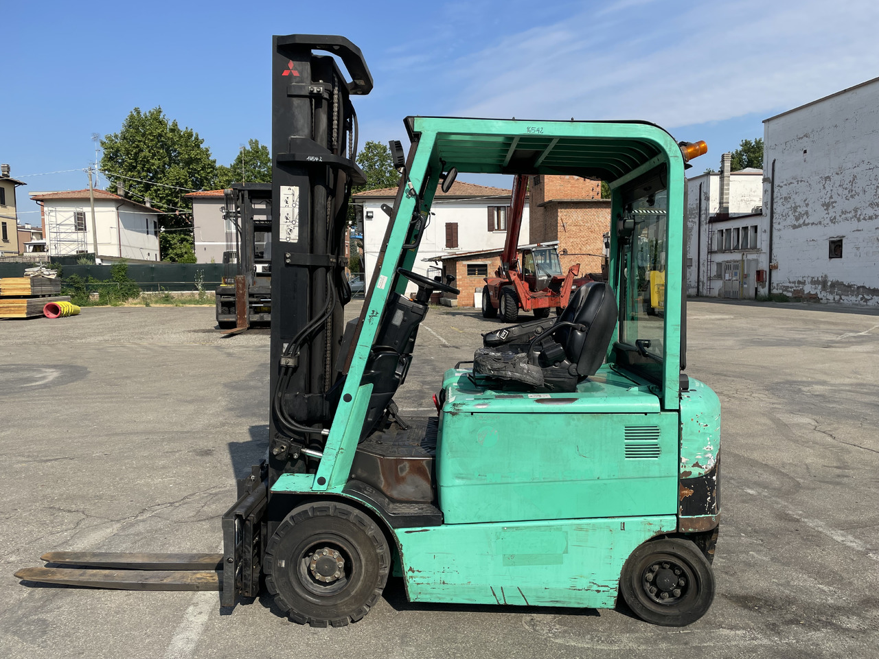 MITSUBISHI FB 25 - מלגזה חשמלית: תמונה 2 MITSUBISHI FB 25 - מלגזה חשמלית: תמונה 2
