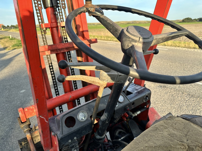 Clark DCY 40 - מלגזת סולר: תמונה 4 Clark DCY 40 - מלגזת סולר: תמונה 4
