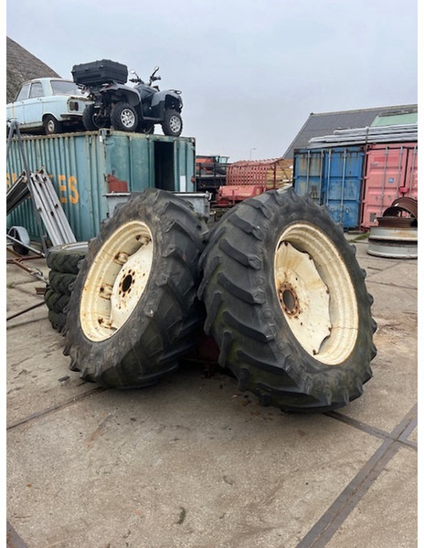 Pirelli 480\70 R38 TM 700 - צמיג: תמונה 1 Pirelli 480\70 R38 TM 700 - צמיג: תמונה 1