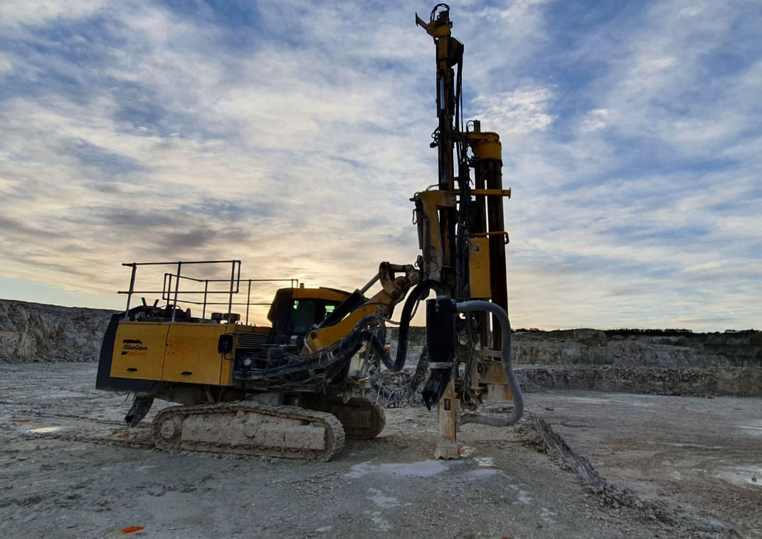 Atlas Copco ROC F6-44 - אסדת קידוח: תמונה 5 Atlas Copco ROC F6-44 - אסדת קידוח: תמונה 5