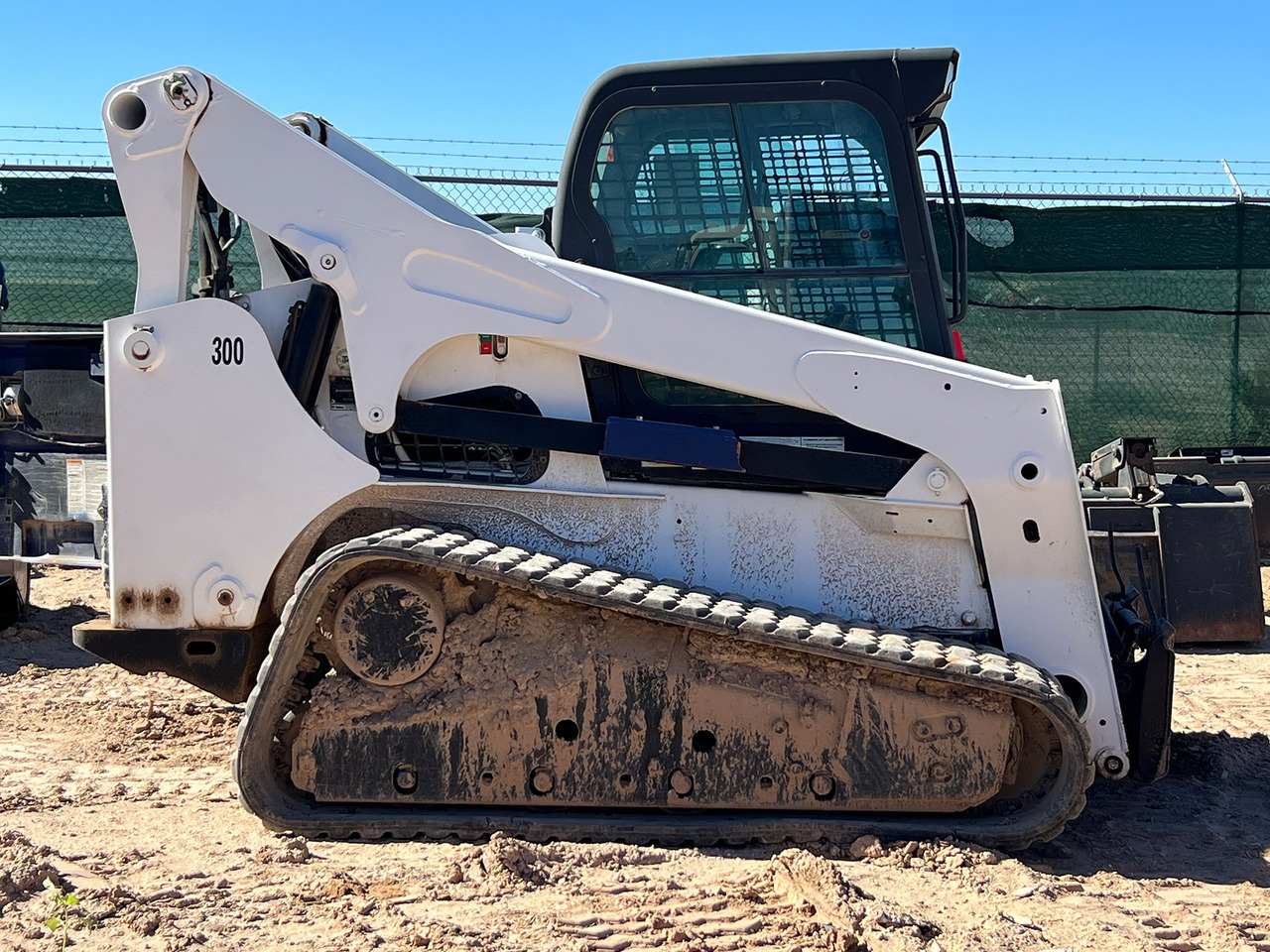 Bobcat T870 - מעמיס היגוי החלקה: תמונה 1 Bobcat T870 - מעמיס היגוי החלקה: תמונה 1