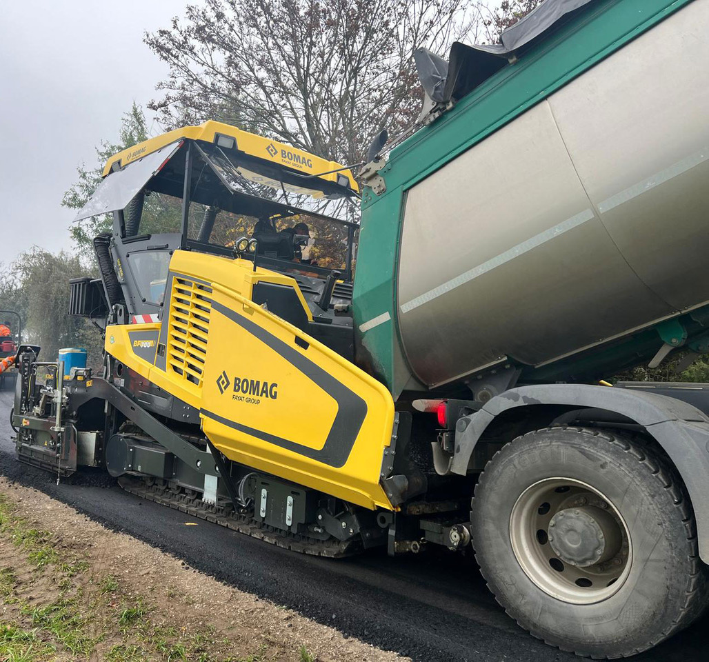 Bomag BF 700 C-3 - מרצף אספלט: תמונה 4 Bomag BF 700 C-3 - מרצף אספלט: תמונה 4
