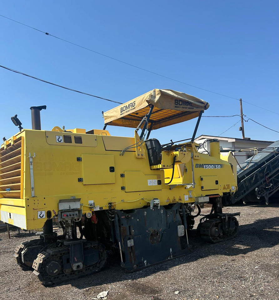 Bomag BM 1300/30 - מקצועה חשמלית קרה: תמונה 1 Bomag BM 1300/30 - מקצועה חשמלית קרה: תמונה 1