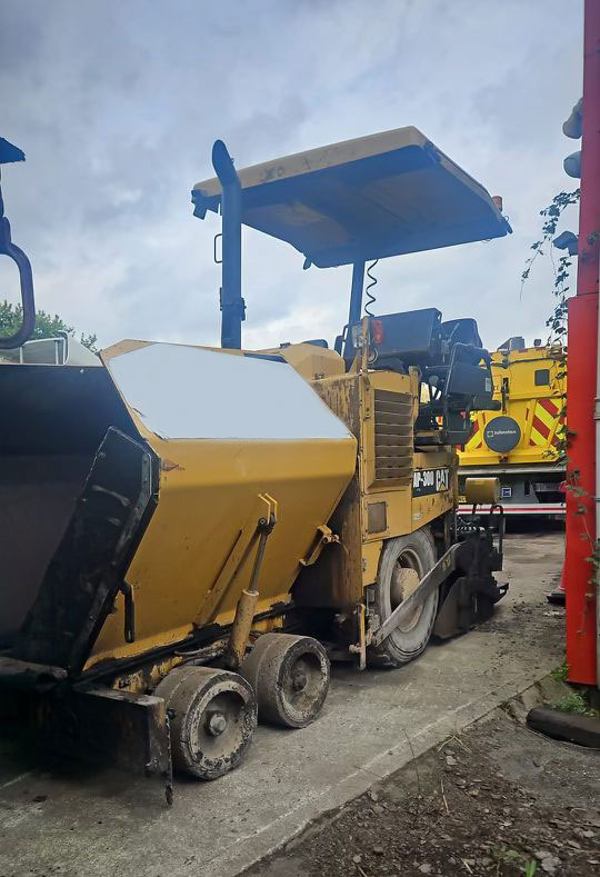Caterpillar AP300D - מרצף אספלט: תמונה 1 Caterpillar AP300D - מרצף אספלט: תמונה 1