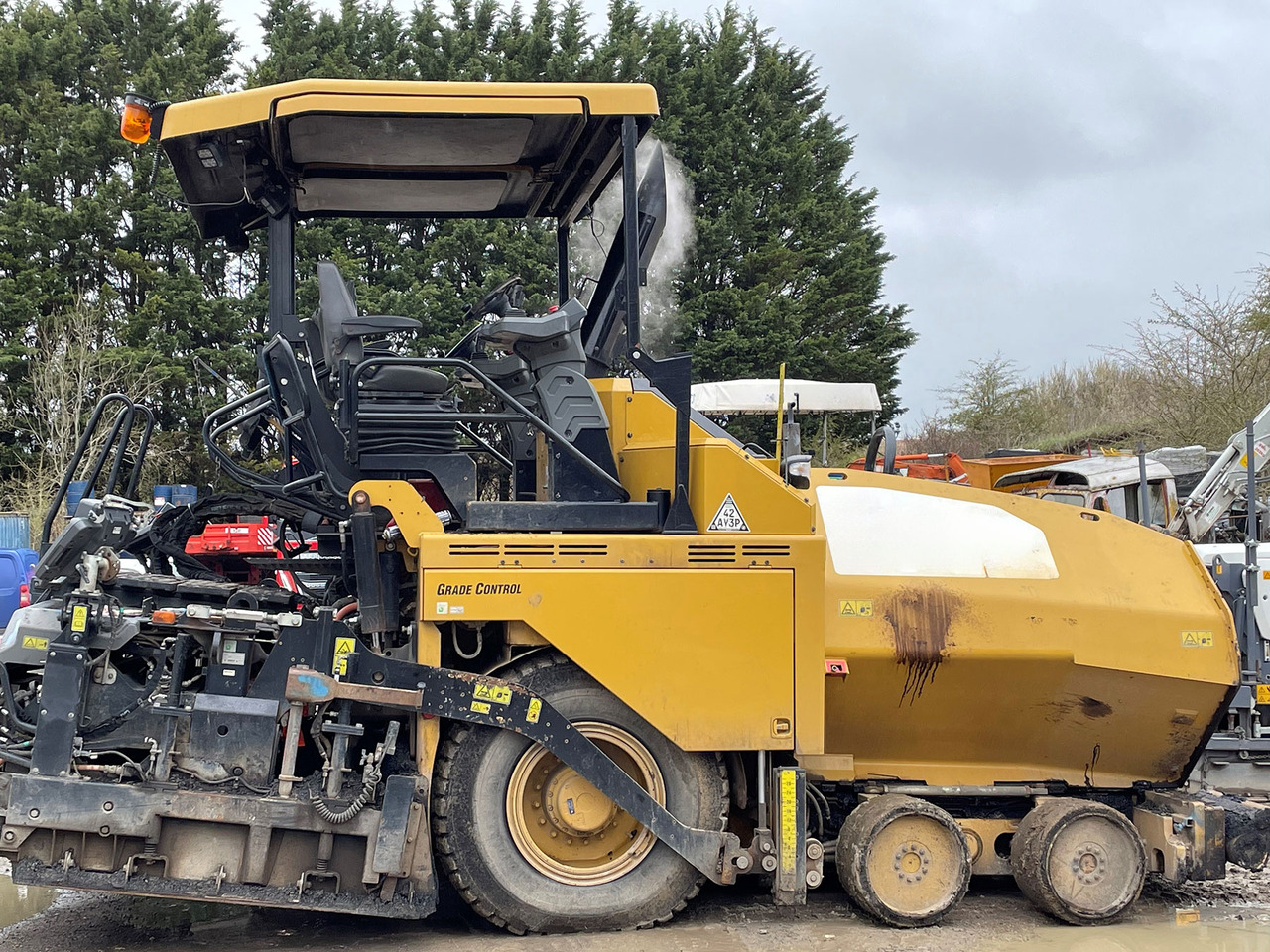 Caterpillar AP500F - מרצף אספלט: תמונה 4 Caterpillar AP500F - מרצף אספלט: תמונה 4