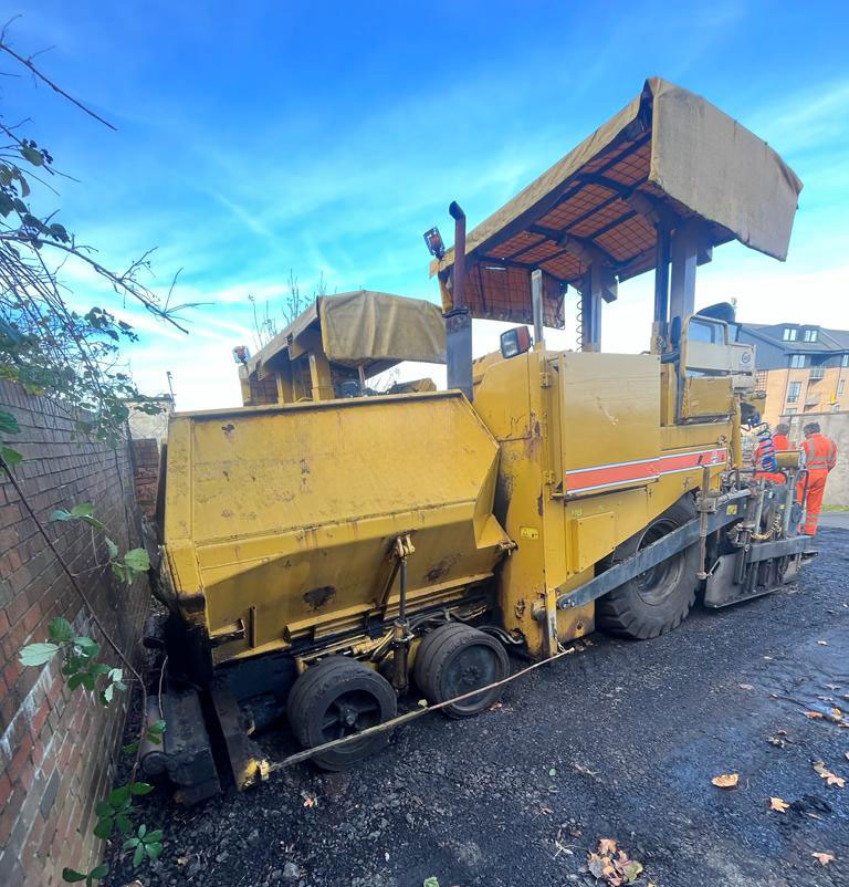 Caterpillar AP600 - מרצף אספלט: תמונה 1 Caterpillar AP600 - מרצף אספלט: תמונה 1
