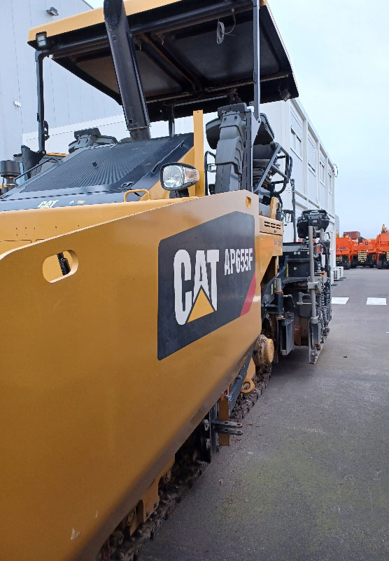 Caterpillar AP655F - מרצף אספלט: תמונה 4 Caterpillar AP655F - מרצף אספלט: תמונה 4