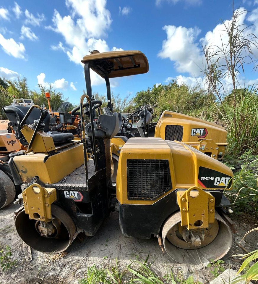 Caterpillar CB-214E - רולר: תמונה 2 Caterpillar CB-214E - רולר: תמונה 2