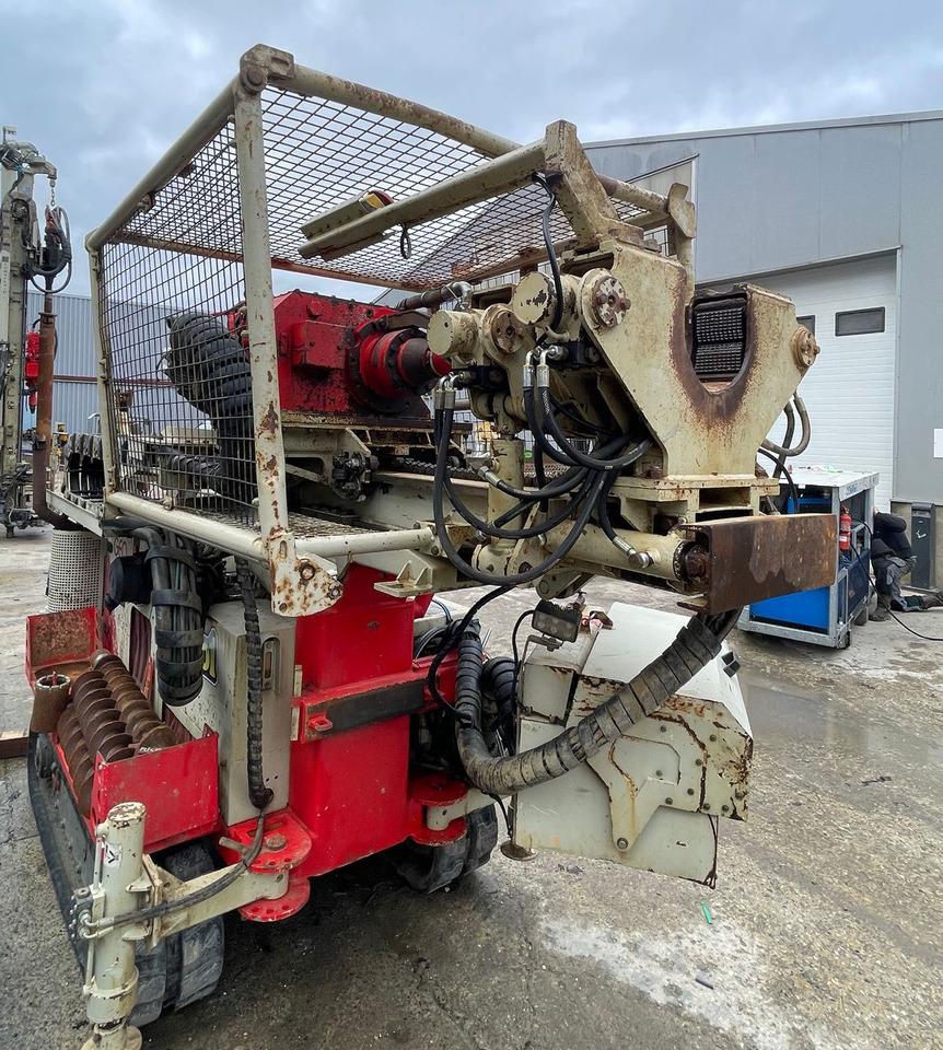 Comacchio GEO 305 - אסדת קידוח: תמונה 4 Comacchio GEO 305 - אסדת קידוח: תמונה 4