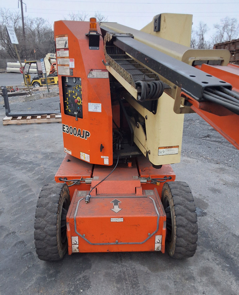JLG E300AJP - מעמיס גלגלים טלסקופי: תמונה 4 JLG E300AJP - מעמיס גלגלים טלסקופי: תמונה 4