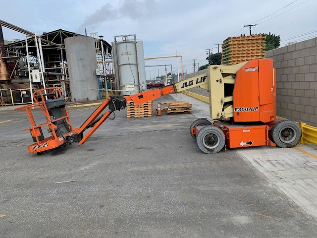 JLG E300AJP - מעמיס גלגלים טלסקופי: תמונה 1 JLG E300AJP - מעמיס גלגלים טלסקופי: תמונה 1