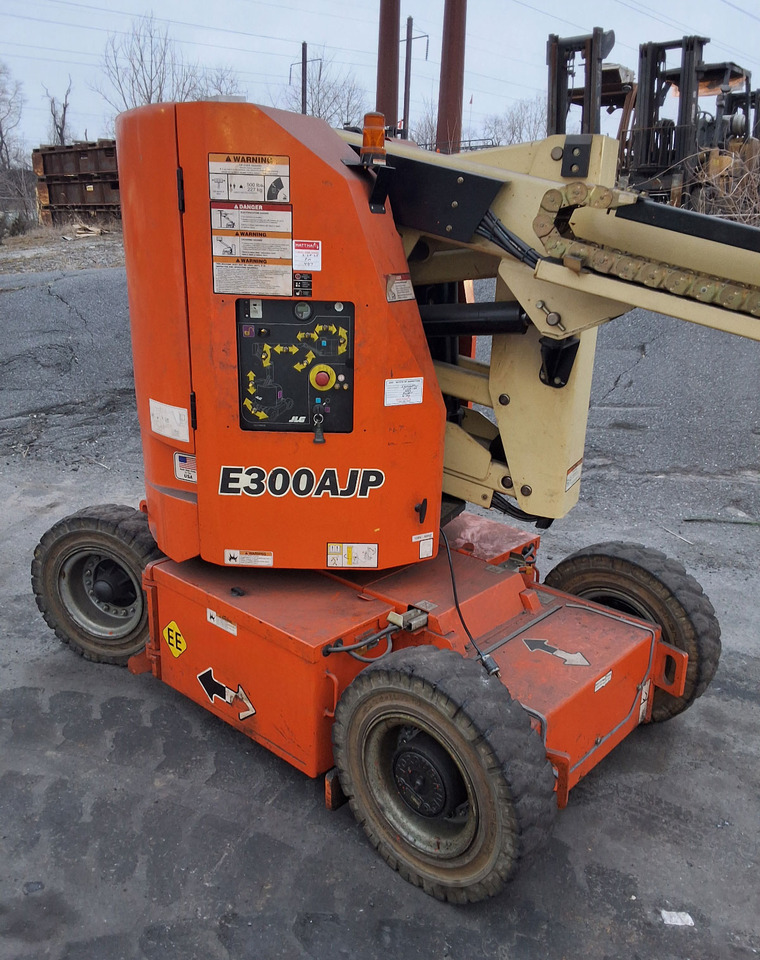 JLG E300AJP - מעמיס גלגלים טלסקופי: תמונה 3 JLG E300AJP - מעמיס גלגלים טלסקופי: תמונה 3