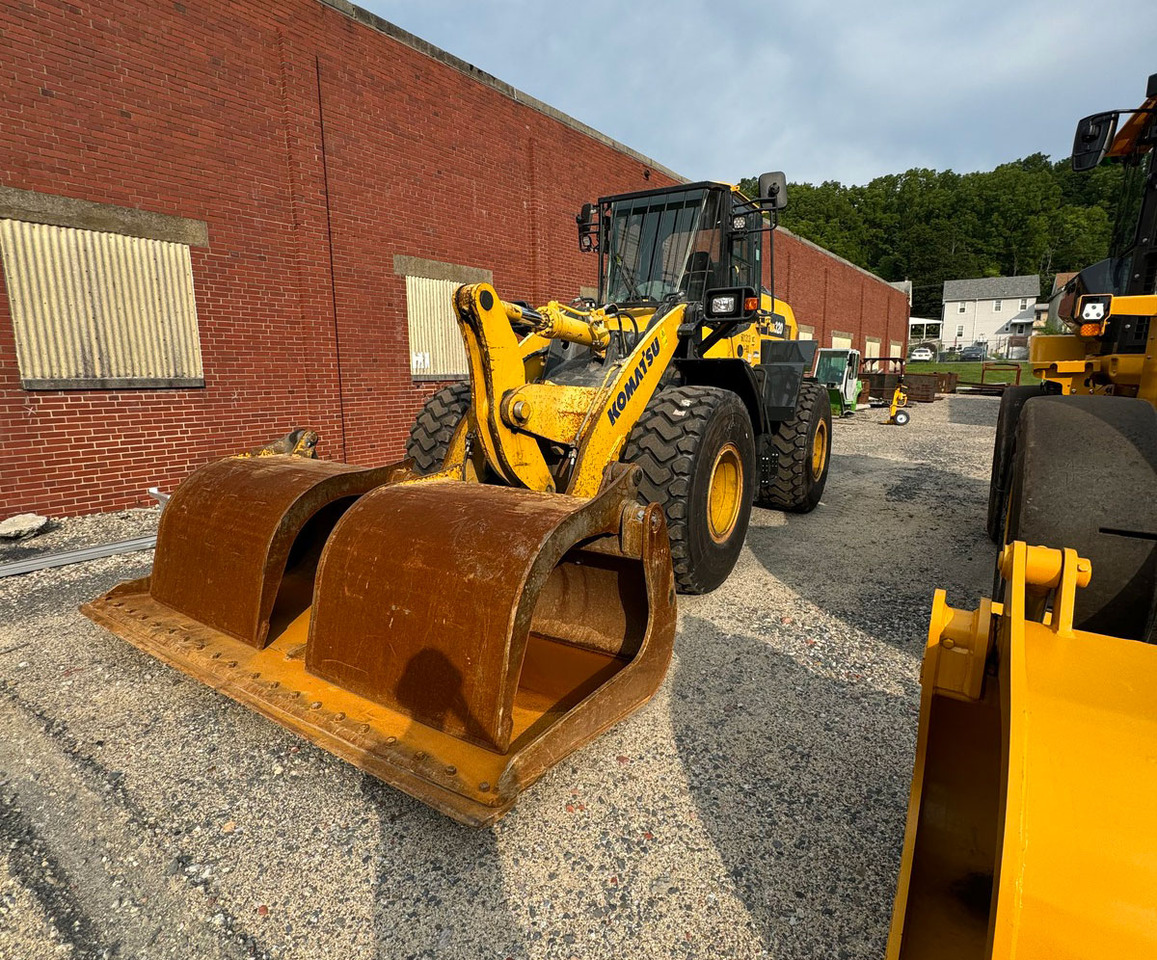 Komatsu WA320-8 - מעמיס גלגלים: תמונה 2 Komatsu WA320-8 - מעמיס גלגלים: תמונה 2