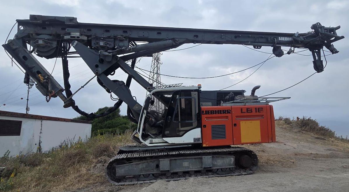 Liebherr LB16 - נהג קורה: תמונה 2 Liebherr LB16 - נהג קורה: תמונה 2
