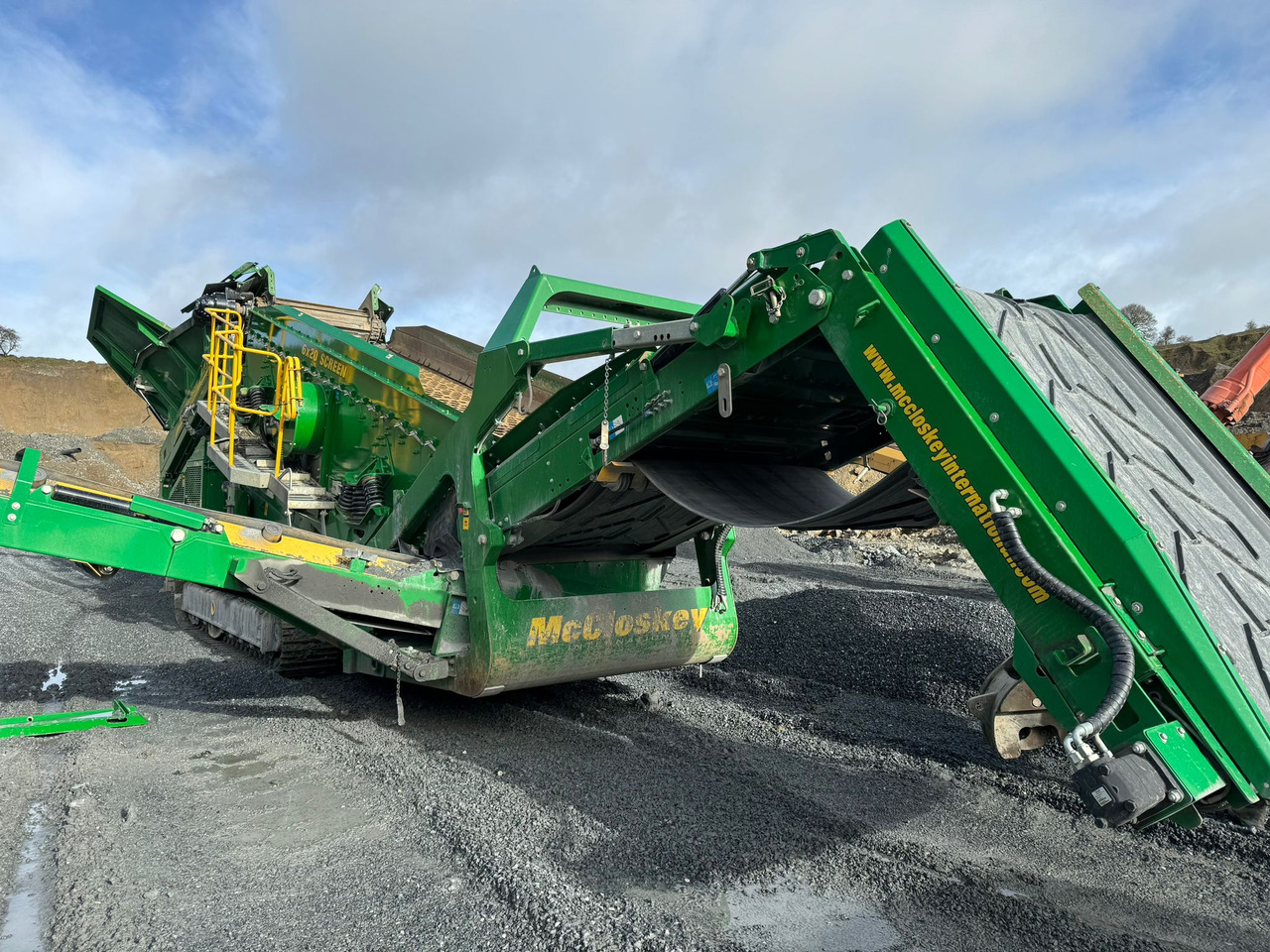 McCloskey R230 - משקף: תמונה 3 McCloskey R230 - משקף: תמונה 3