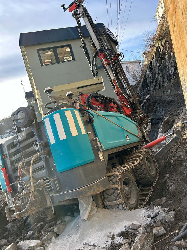 Sandvik Commando DC300Ri - אסדת קידוח: תמונה 3 Sandvik Commando DC300Ri - אסדת קידוח: תמונה 3
