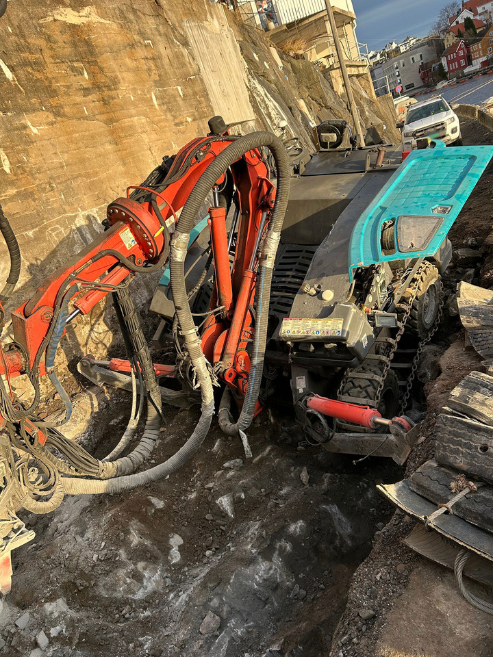 Sandvik Commando DC300Ri - אסדת קידוח: תמונה 4 Sandvik Commando DC300Ri - אסדת קידוח: תמונה 4