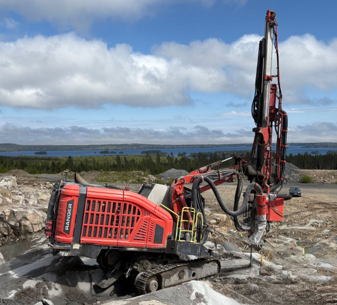 Sandvik DX800i - אסדת קידוח: תמונה 2 Sandvik DX800i - אסדת קידוח: תמונה 2