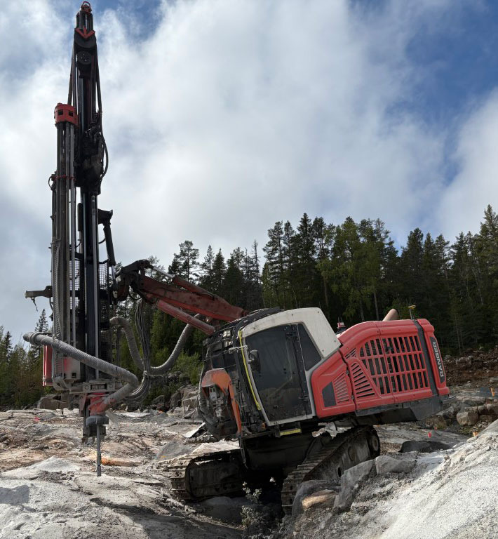 Sandvik DX800i - אסדת קידוח: תמונה 3 Sandvik DX800i - אסדת קידוח: תמונה 3