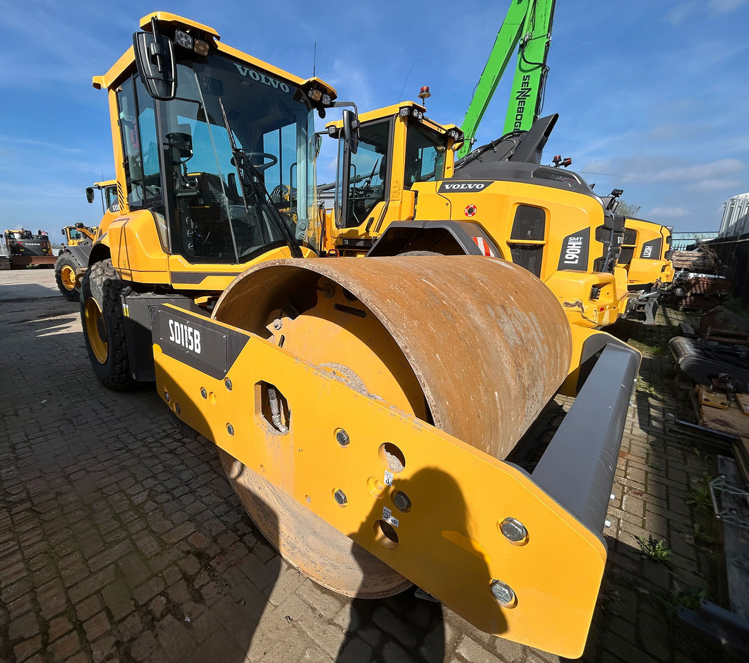 Volvo SD115B - מדחס: תמונה 2 Volvo SD115B - מדחס: תמונה 2