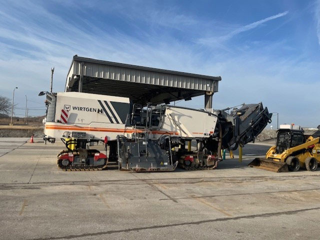 Wirtgen W 220 - מקצועה חשמלית קרה: תמונה 1 Wirtgen W 220 - מקצועה חשמלית קרה: תמונה 1