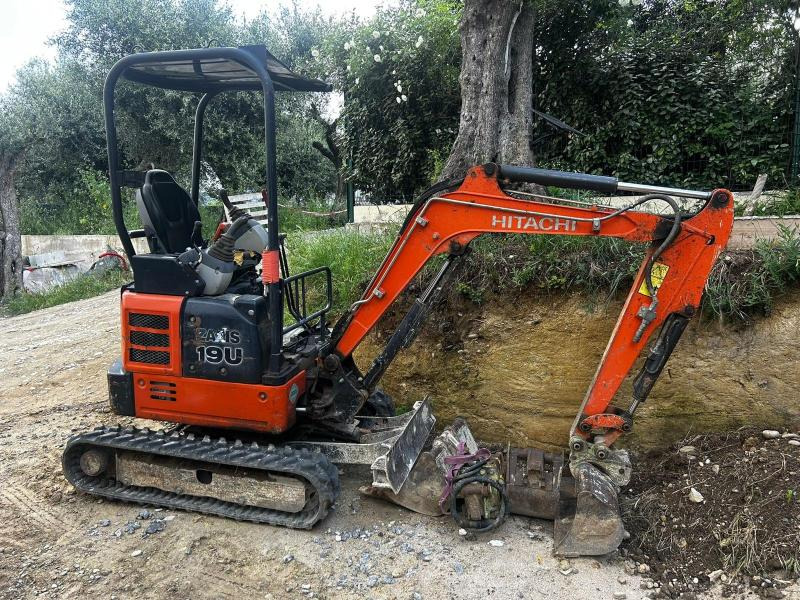 Hitachi zx19 - מיני מחפר: תמונה 1 Hitachi zx19 - מיני מחפר: תמונה 1