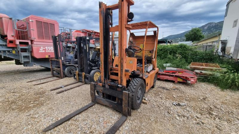 Komatsu FD25T - מלגזת סולר: תמונה 2 Komatsu FD25T - מלגזת סולר: תמונה 2