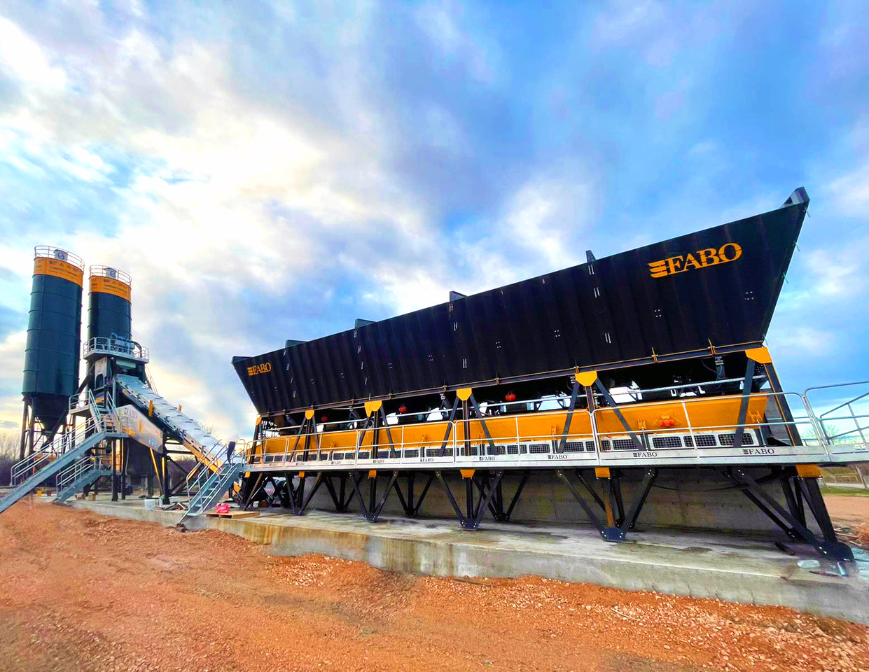 FABO compact concrete plant - מנחית בטון: תמונה 1 FABO compact concrete plant - מנחית בטון: תמונה 1