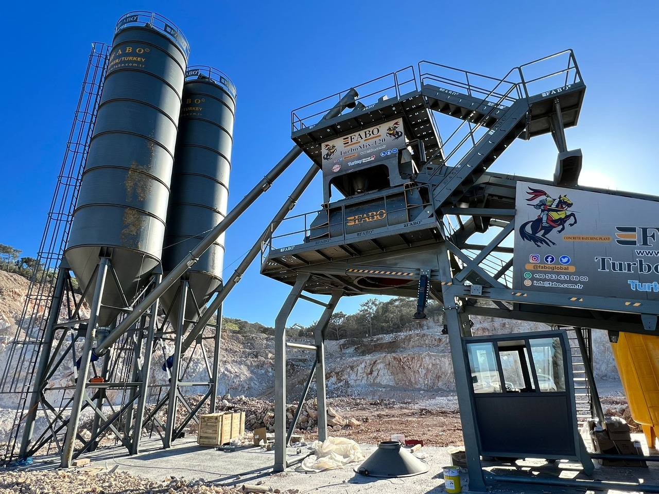 FABO mobile concrete batching plant - מנחית בטון: תמונה 2 FABO mobile concrete batching plant - מנחית בטון: תמונה 2
