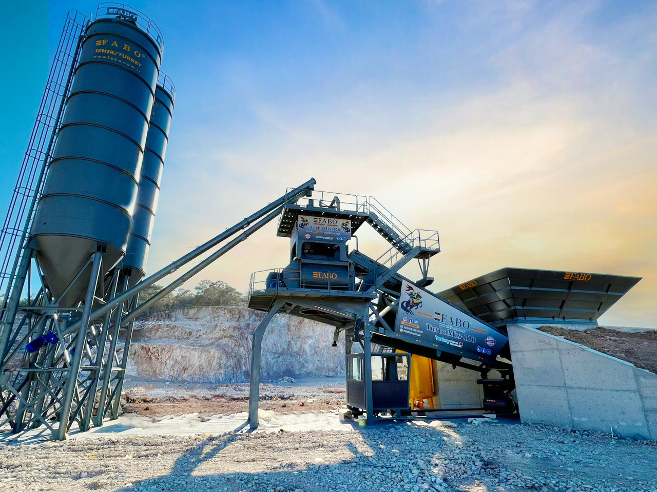FABO mobile concrete batching plant - מנחית בטון: תמונה 1 FABO mobile concrete batching plant - מנחית בטון: תמונה 1