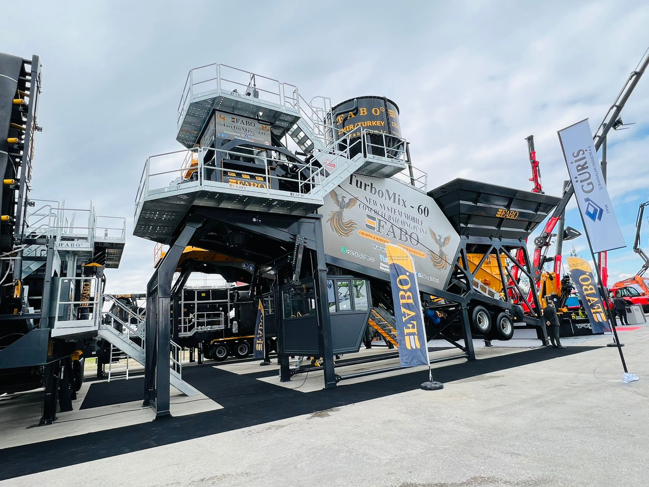 FABO mobile concrete batching plant - מנחית בטון: תמונה 1 FABO mobile concrete batching plant - מנחית בטון: תמונה 1