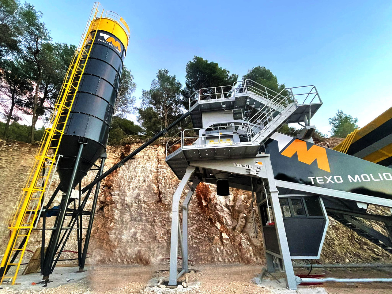 FABO mobile concrete batching plant - מנחית בטון: תמונה 1 FABO mobile concrete batching plant - מנחית בטון: תמונה 1