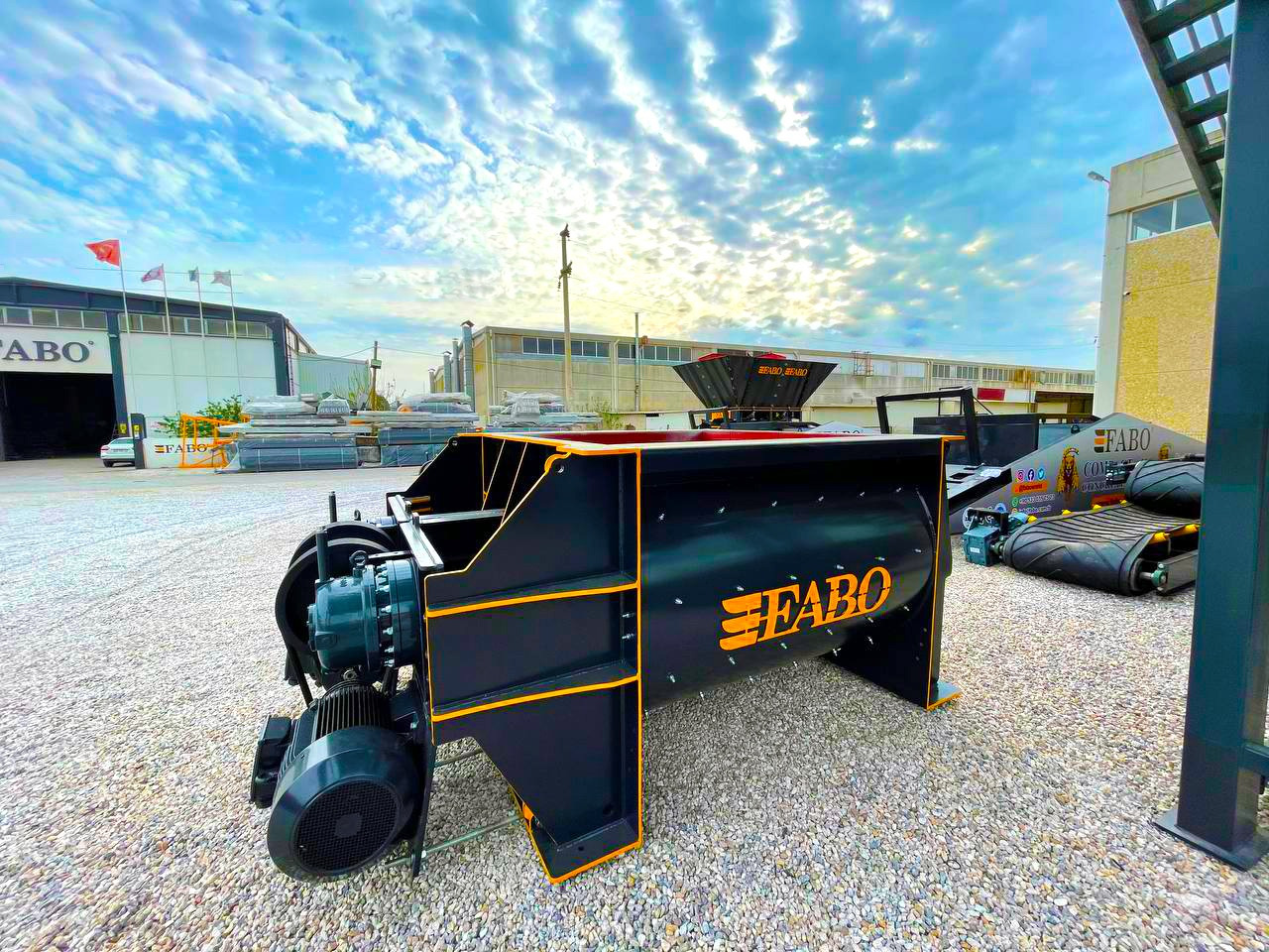 FABO twin shaft mixer - מערבל בטון: תמונה 1 FABO twin shaft mixer - מערבל בטון: תמונה 1