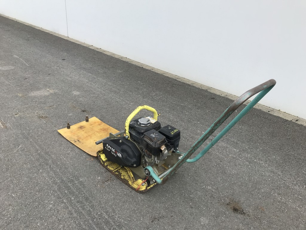 Ammann Rüttelplatte AVP 1240 Gummimatte - לוח רטט: תמונה 2 Ammann Rüttelplatte AVP 1240 Gummimatte - לוח רטט: תמונה 2